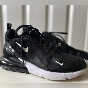 Nike Men’s Air Max 270, size 8.